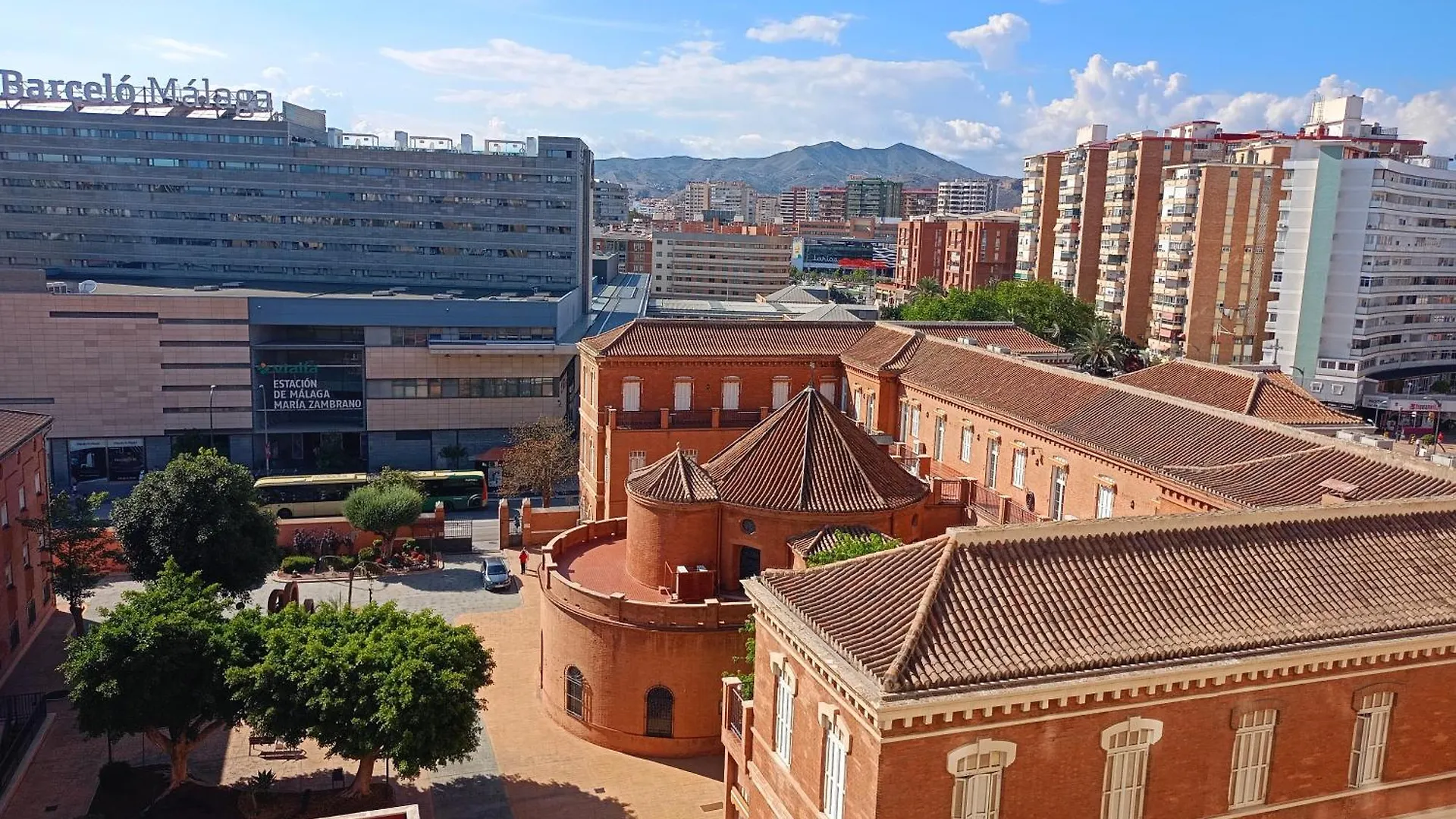Homestay Habitacion Privada Centro Malaga Cerca De La Estacion De Tren Maria Zambrano Y Del Centro Historico Y De La Playa